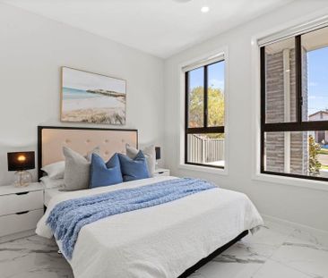 Near-New 5 Bedroom Duplex on Quite Street-Walk to Station and Shops - Photo 6