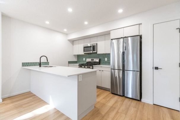 Edmonton Unfurnished townhouse Rental in Parkdale - BRAND NEW Modern Main-floor with Quartz Kitchen & Direct Transit Access - Photo 1