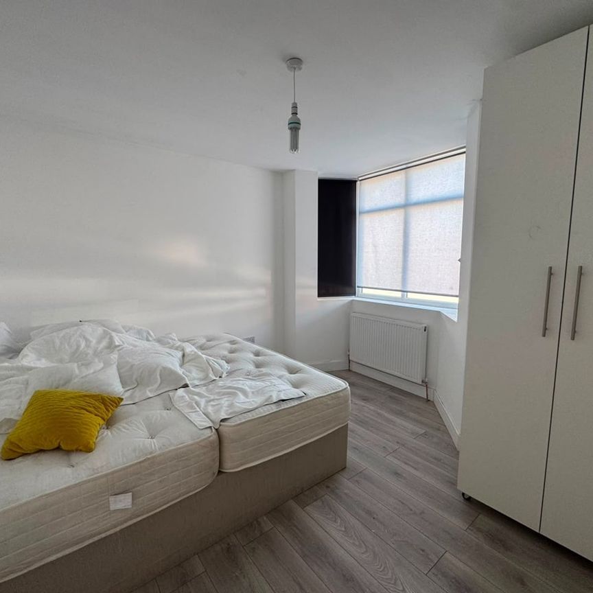 3 Bed Flat, Dorset Waye, TW5 - Photo 1