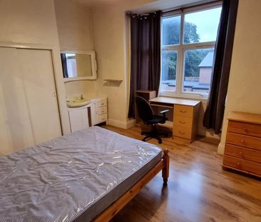 6 bedroom detached house to rent - Photo 6