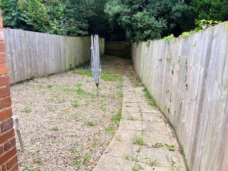 6 bedroom end of terrace house to rent - Photo 3