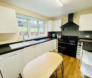 Beccles Road, NR31 9HB - Photo 3