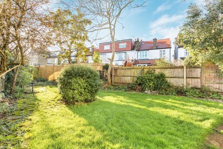 Newly refurbished two bedroom flat with private south facing garden in Barnes Village - Photo 4