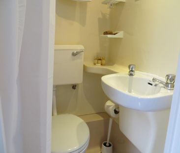 Flat 300 Fulham Palace Road, Fulham W6 9HH - Photo 6