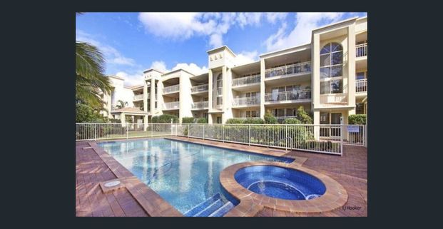 Two Bedroom Coastal Apartment! - Photo 1