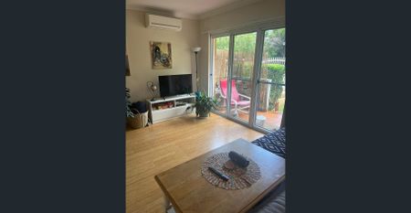 Two-Bedroom Apartment with front garden close to Maroubra Beach - Photo 3