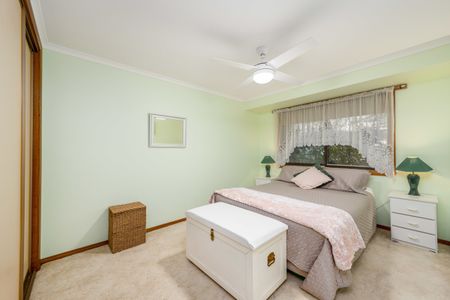 5 BEDROOM HOME IN MOOROOPNA!!! - Photo 2