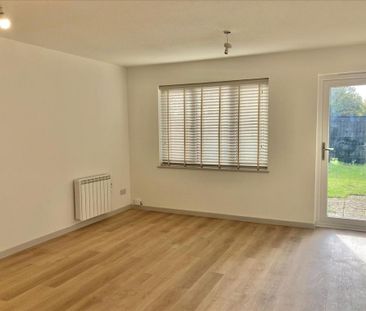 3 bedroom end of terrace house to rent - Photo 2