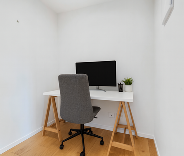 Luxury Apartment - Neo Building, Newmarket - Photo 1 | Rentumo