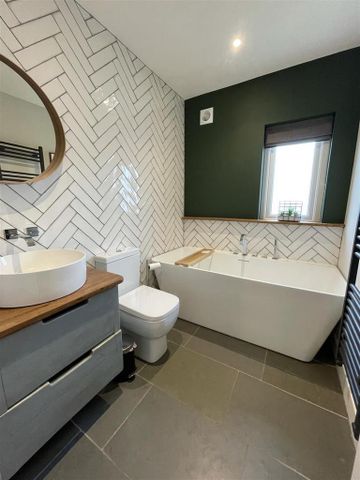 4 bedroom semi-detached house to rent - Photo 2