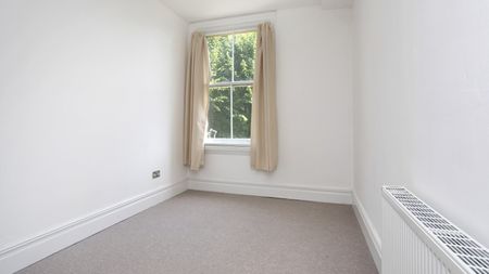 First Floor Flat, Tisbury Road, Hove, BN3 - Photo 2