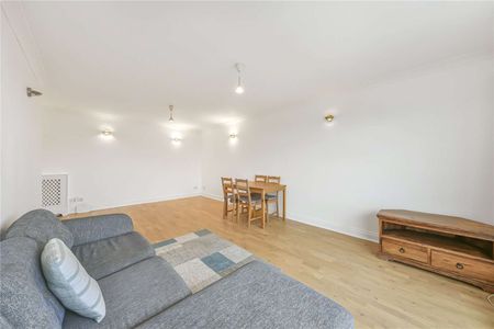 Lateral two bedroom apartment set within a prestigious portered block in St. John's Wood. - Photo 3