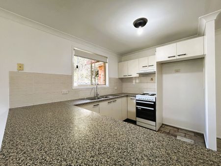 Spacious 3-Bedroom House in Family-Friendly Acacia Gardens - Photo 3