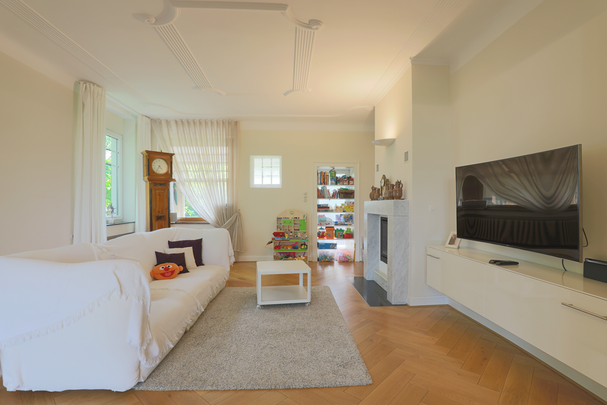 Stadtvilla mit viel Charme in bester Lage - Photo 1