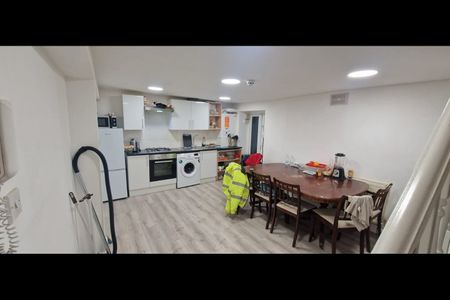 3 Bed Flat, Graham Road, E8 - Photo 5