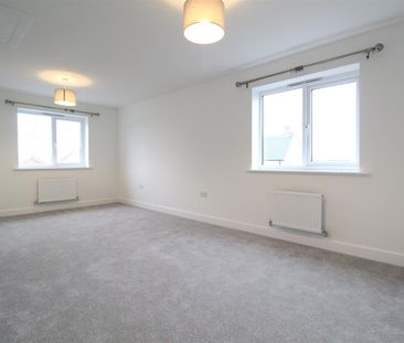 Buttercup Close, Warwick - Photo 1