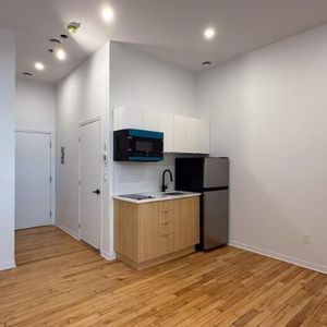 1 CH - 1 SDB - Montréal - $1,195 /mo - Photo 2