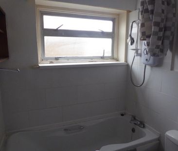 2 bedroom bungalow to rent - Photo 2