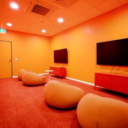 8 Bedroom Apartment - Photo 1