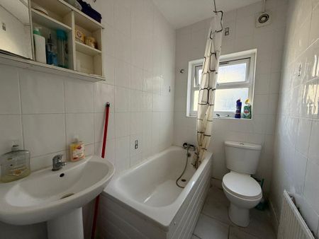 3 bedroom terraced house to rent - Photo 5