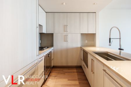 Condo in New Westminster, BC - Photo 4
