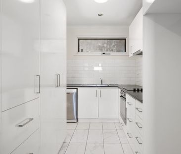 Updated Two-Bedroom Apartment in Convenient Coburg North Location - Photo 2