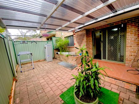 3/8 Graham Road, Narwee NSW 2209 - Townhouse For Rent | Domain - Photo 5