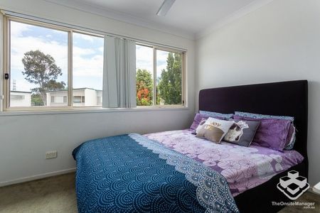 UNIT 11 - Double Garage only $655/wk - Photo 3