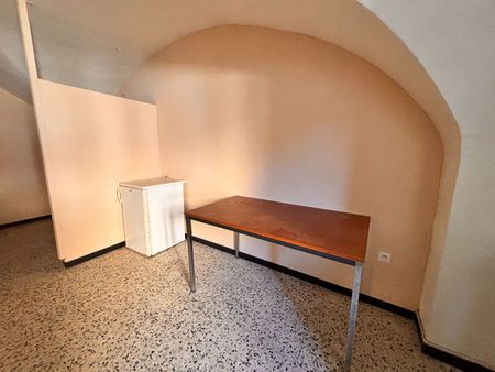 NIMES ST CESAIRE CHAMBRE DE 25M² ET PARKING, ETUDIANT, - Photo 4