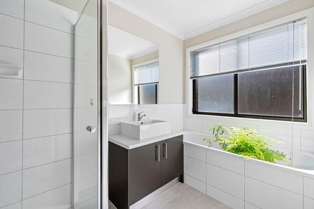 Neat 3 Bedroom Home with open plan living in Epsom - Photo 2