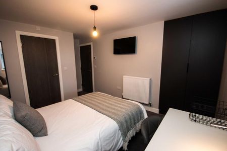 4 bedroom apartment to rent - Photo 3