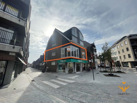 TE HUUR: Gerenoveerd appartement op Markt Zele - Foto 1