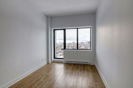 30 Saint Joseph Boulevard Est - Photo 4