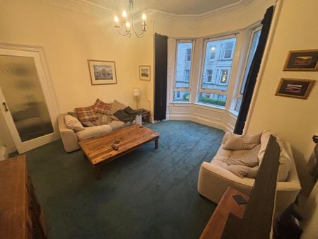 1 bedroom in a flat share to rent - Photo 2