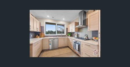 CONVENIENCE & APPEAL! EASY ACCESS TO FREEWAY & PUBLIC TRANSPORT! - Photo 5