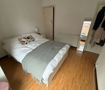 2 Bed Terraced House, Sheffield, S8 - Photo 6