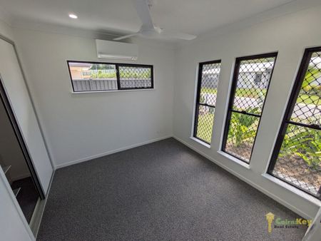 Fully Fenced & Pet Friendly Stylish & Spacious Home in the Northern Beaches!! - Photo 3