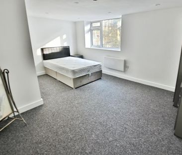 1 bedroom in a house share to rent - Photo 4
