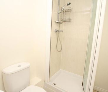 A fantastic 2 bedroom ground floor flat in Filton. Offered on an un... - Photo 3