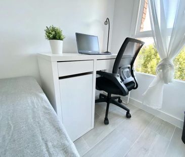 Avenida de los Ángeles, Getafe, Community of Madrid 28903 - Photo 2