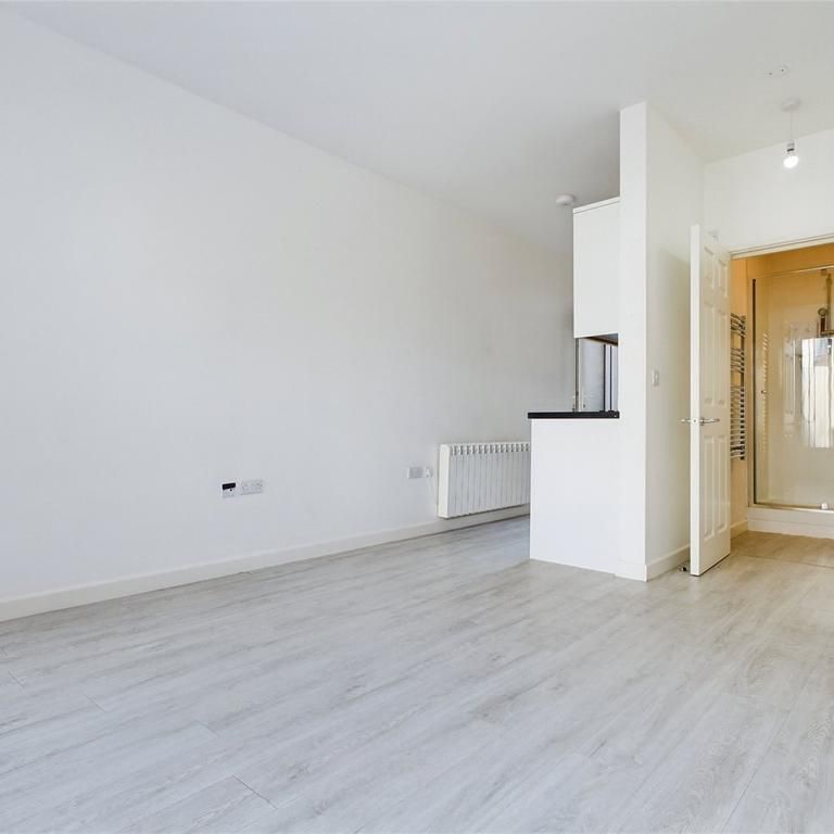 Studio to rent - Photo 1