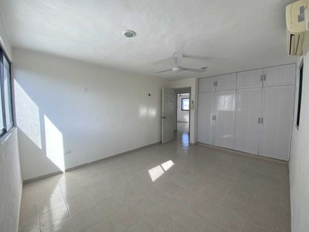 Casa en renta, de 3 recámaras, alberca, en Montecarlo. - Photo 2