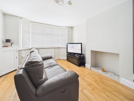 2 bedroom Semi-detached house to rent - Photo 2