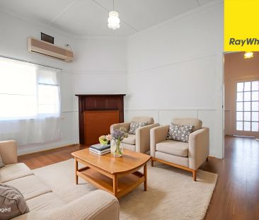 WELL PRESENTED THREE BEDROOM FAMILY HOME - Photo 2