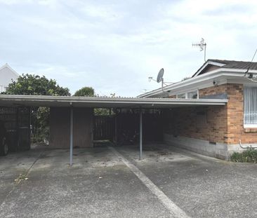 Huge Yard - 2 bedroom modern unit - Photo 2