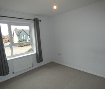 4 bedroom semi-detached house to rent - Photo 4