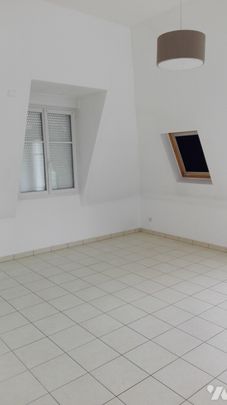Dans résidence sécurisée avec ascenseur, un appartement de type F3 offrant une entrée - Photo 1