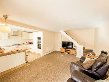 3 bedroom semi-detached house to rent - Photo 4