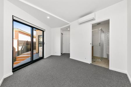 2&9/2 Howard Court, Clayton - Photo 5