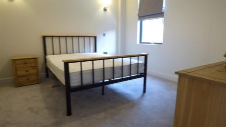 3 bedroom flat to rent - Photo 5